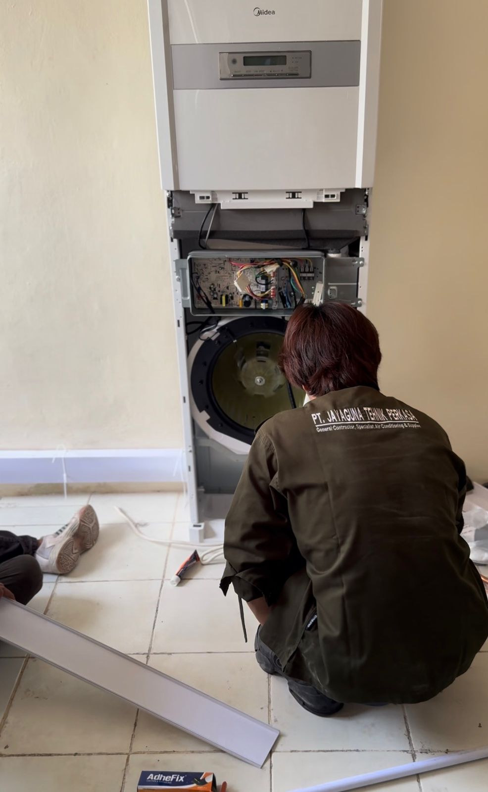 Service AC Standing